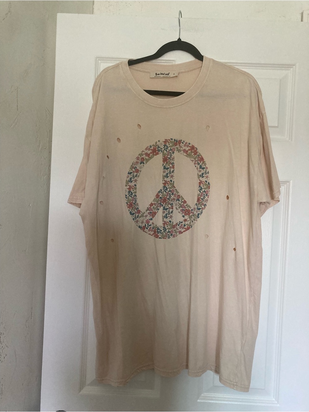 3BN Jude Oversized Peace
Sign Graphic Tee, Oatmeal, Size Small - Picture 7 of 10